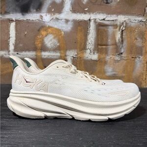 Hoka Clifton 9 in Oat Milk Alabaster Men’s Size 13